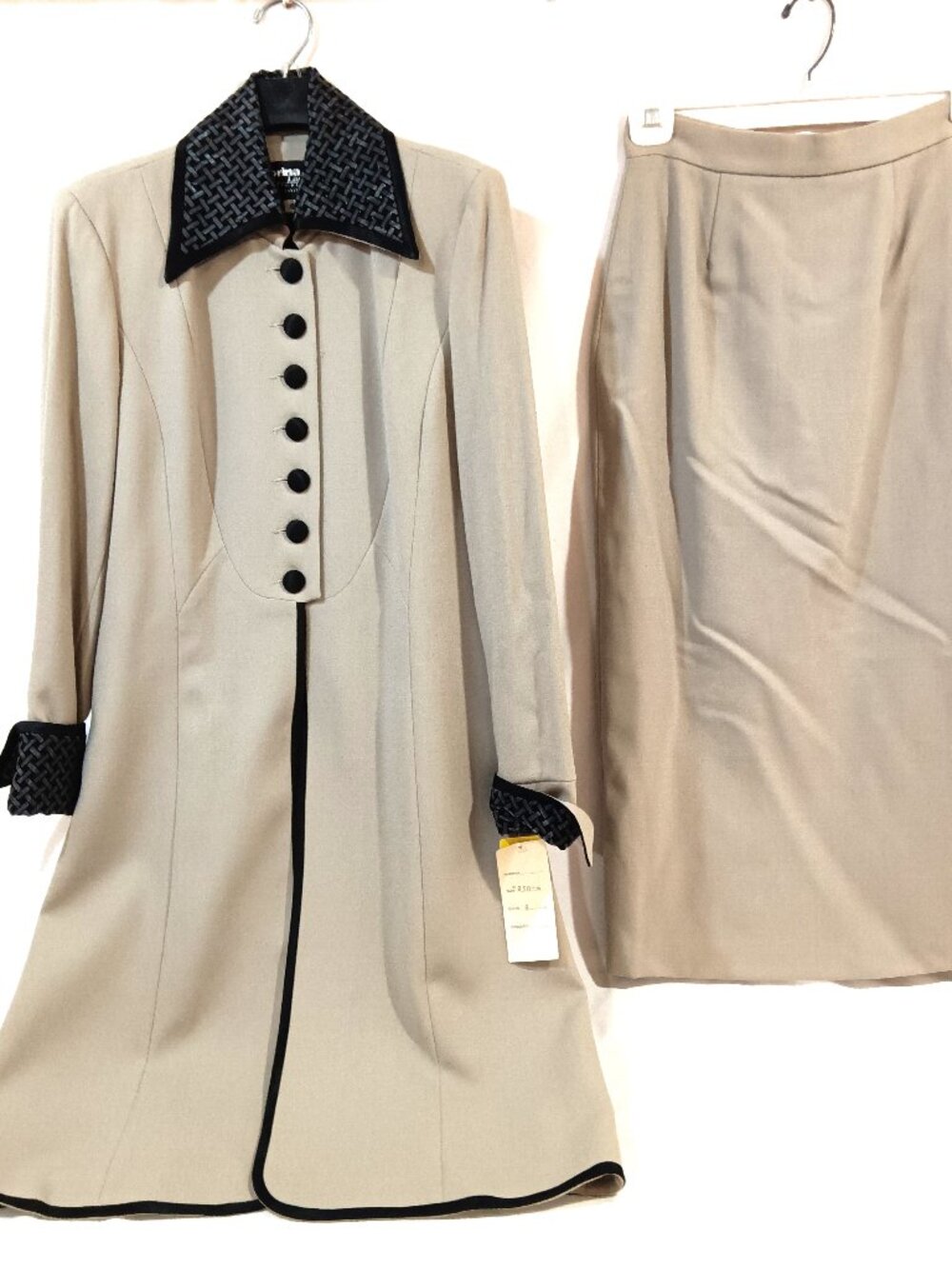 Lorina LaZinni Skirt Suit Size 8 Fits M Vintage Women 2 Piece Outfit Ecru Beige